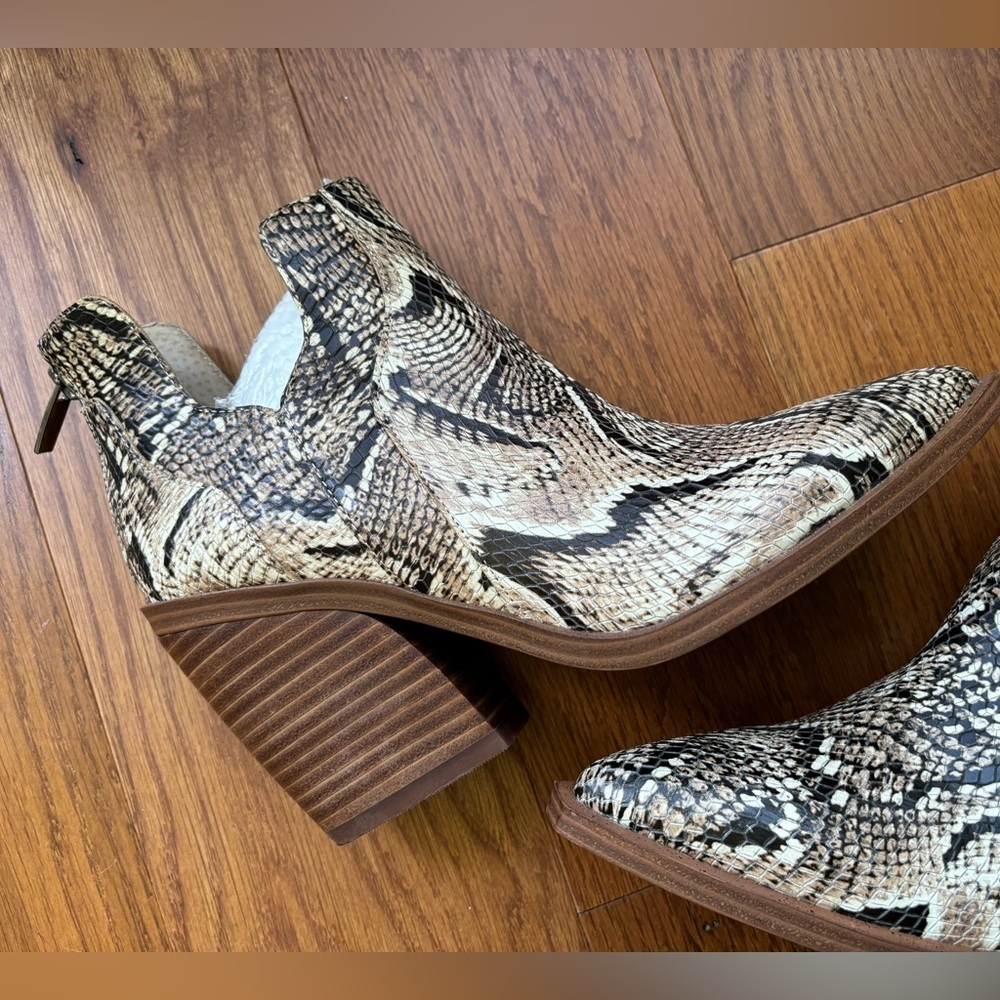 Vince Camuto Women's Gannilla Leather Western Booties - Picture 6 of 7